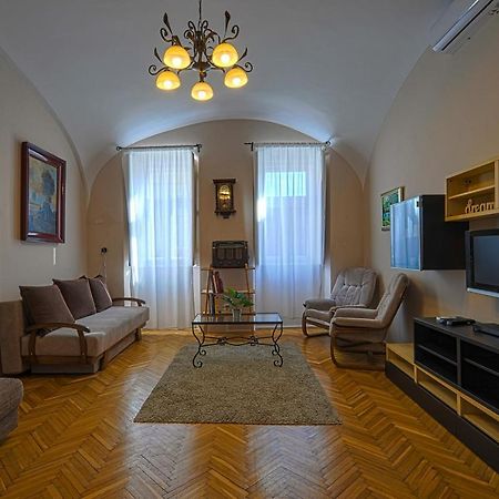 Demetrovics Udvarhaz Έγκερ Εξωτερικό φωτογραφία